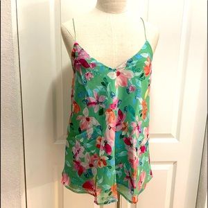 💐 beautiful green top size Small 🌺🌸